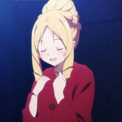 女子开车忘拉手刹把自己撞了